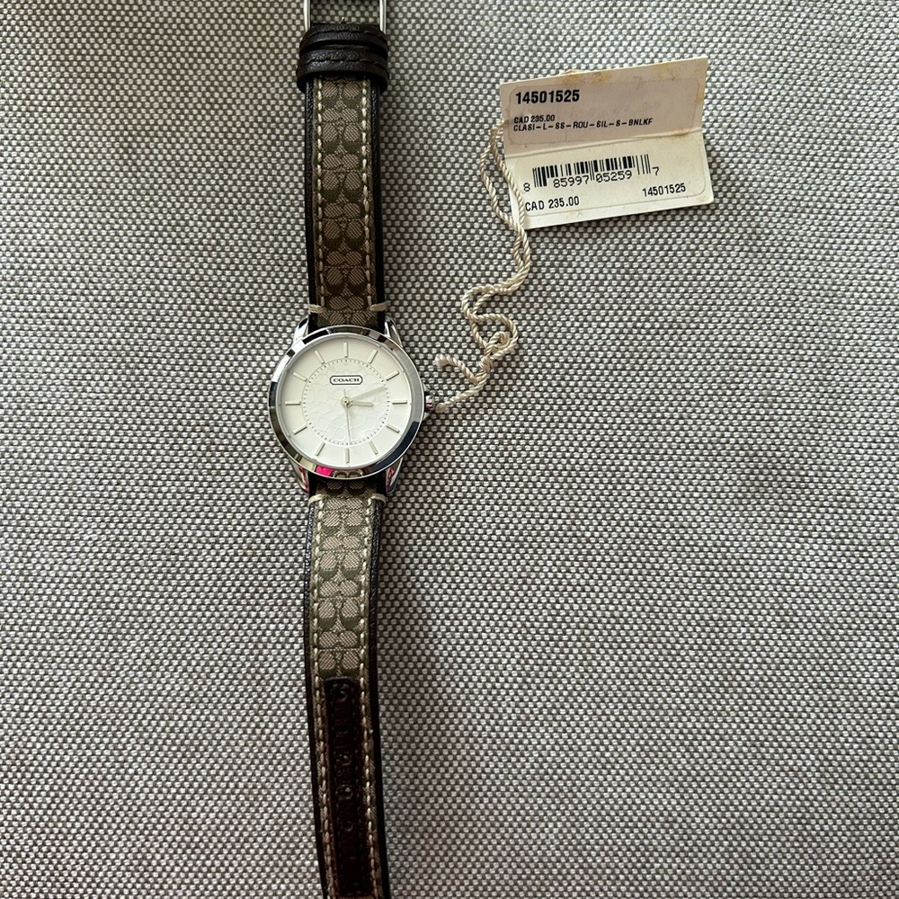 Coach Women's 14501525 Silver Leather Quartz Watch